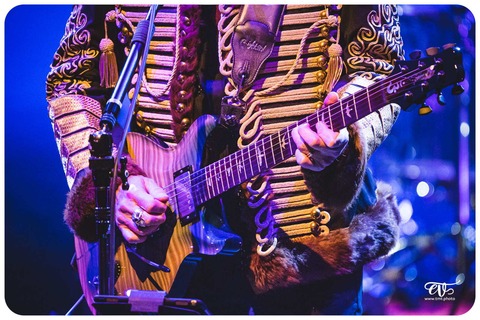 L'HISTOIRE DU ROCK EN 13 GUITARES